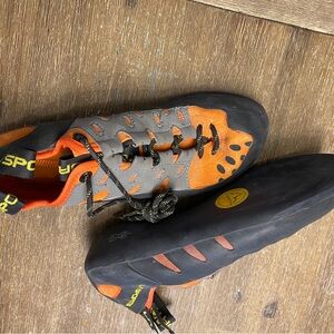 Like new La Sportiva rock climbing bouldering shoes